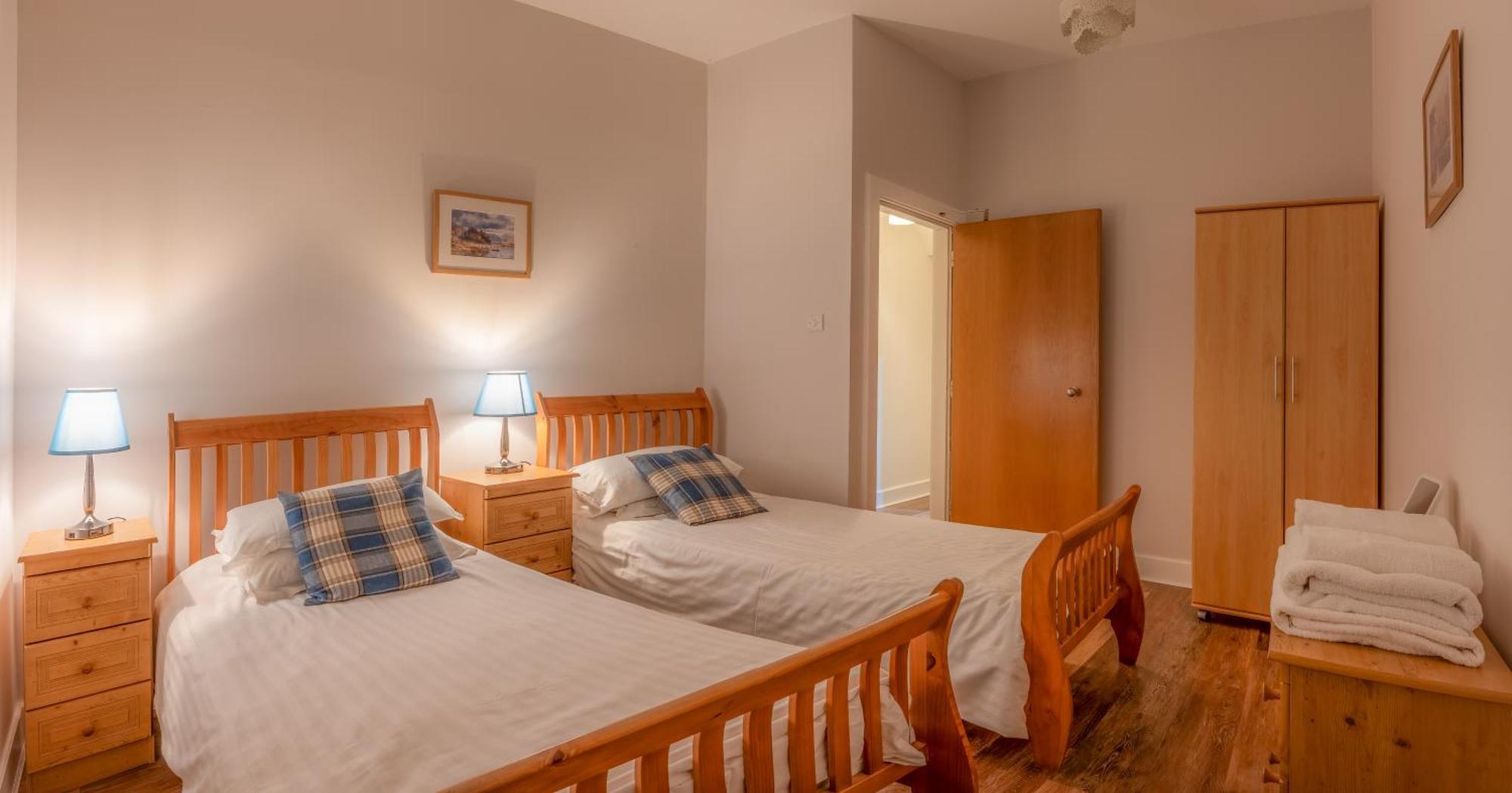 The Caledonian 3 Bedroom Self Catering Apartment In Historic Abbey Fort Augustus Ngoại thất bức ảnh